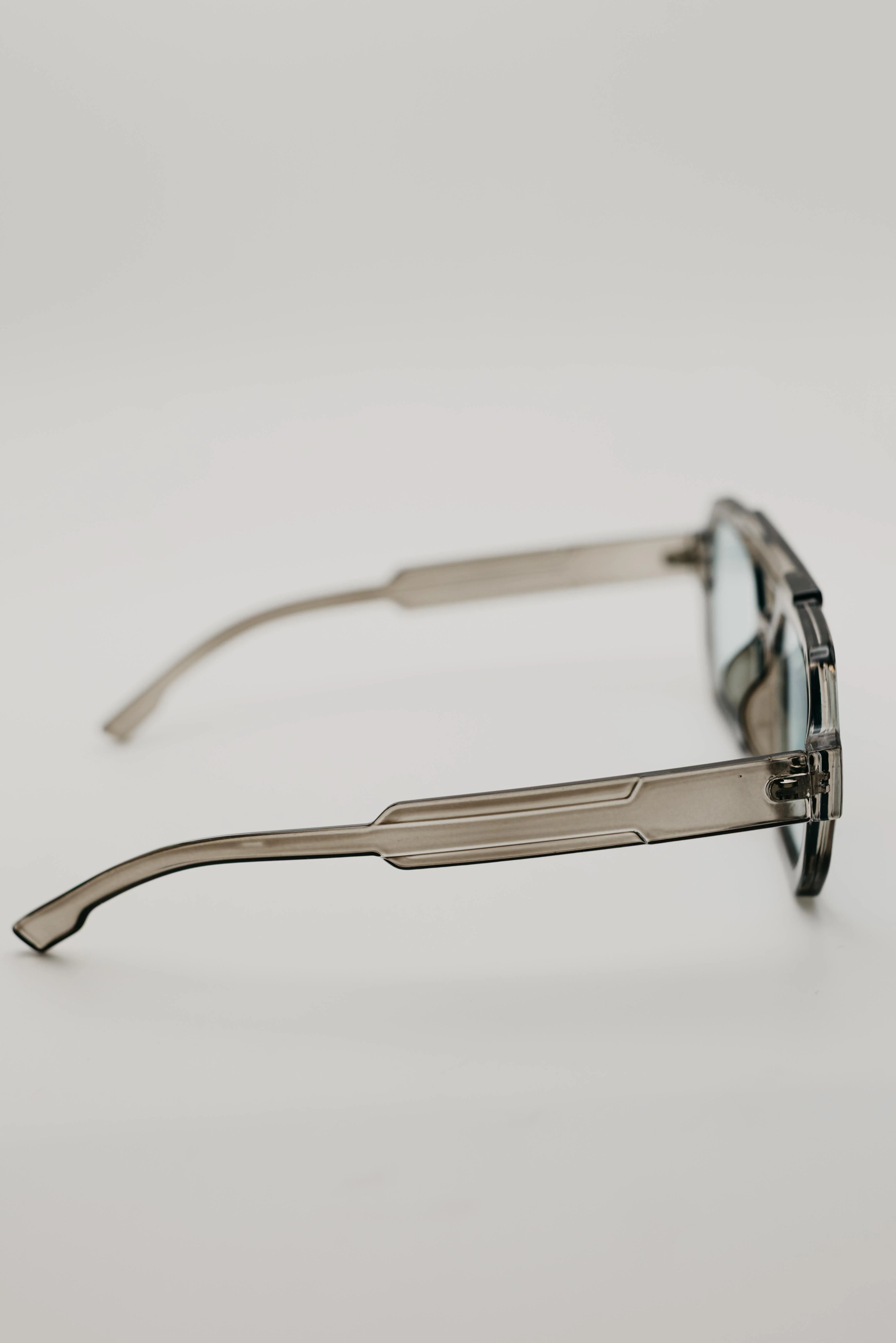 The Ariel Square Sunglasses - Image 3