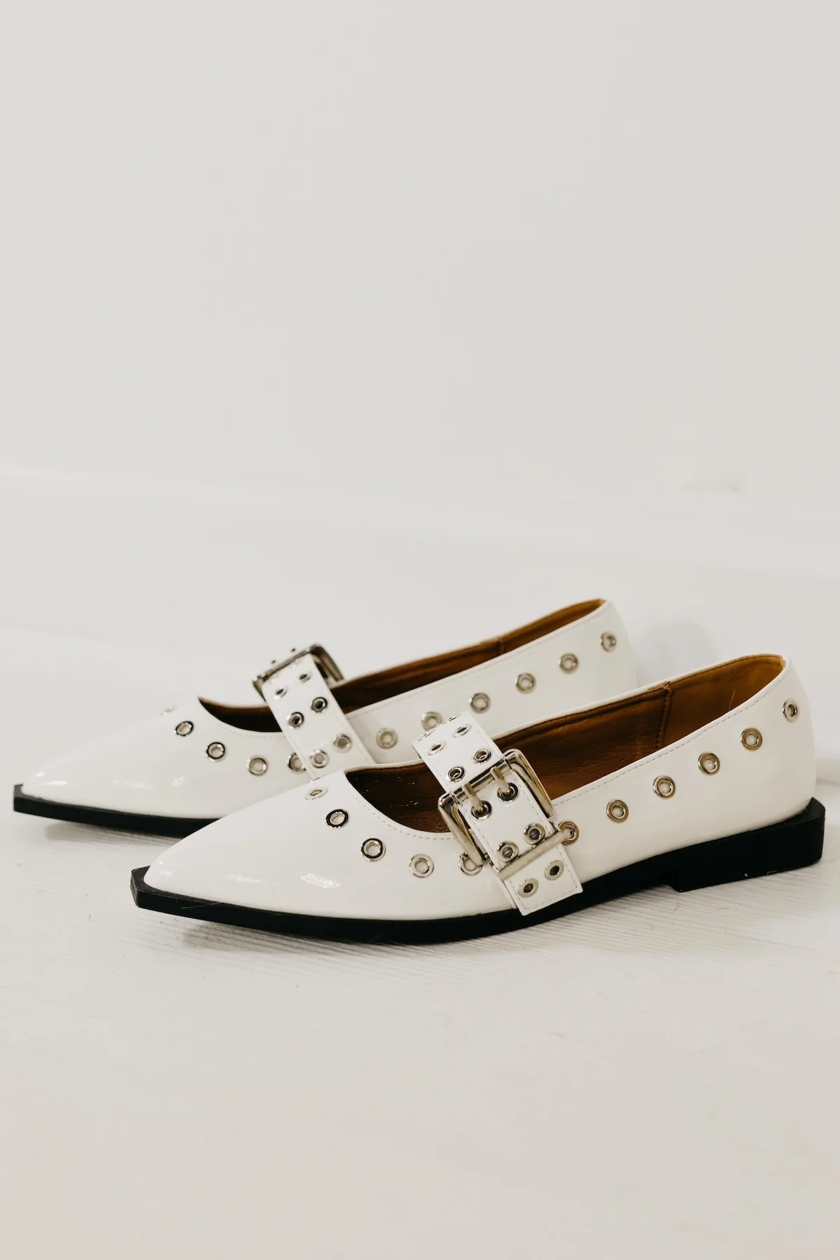 The Astra Rivet Flat - Image 3