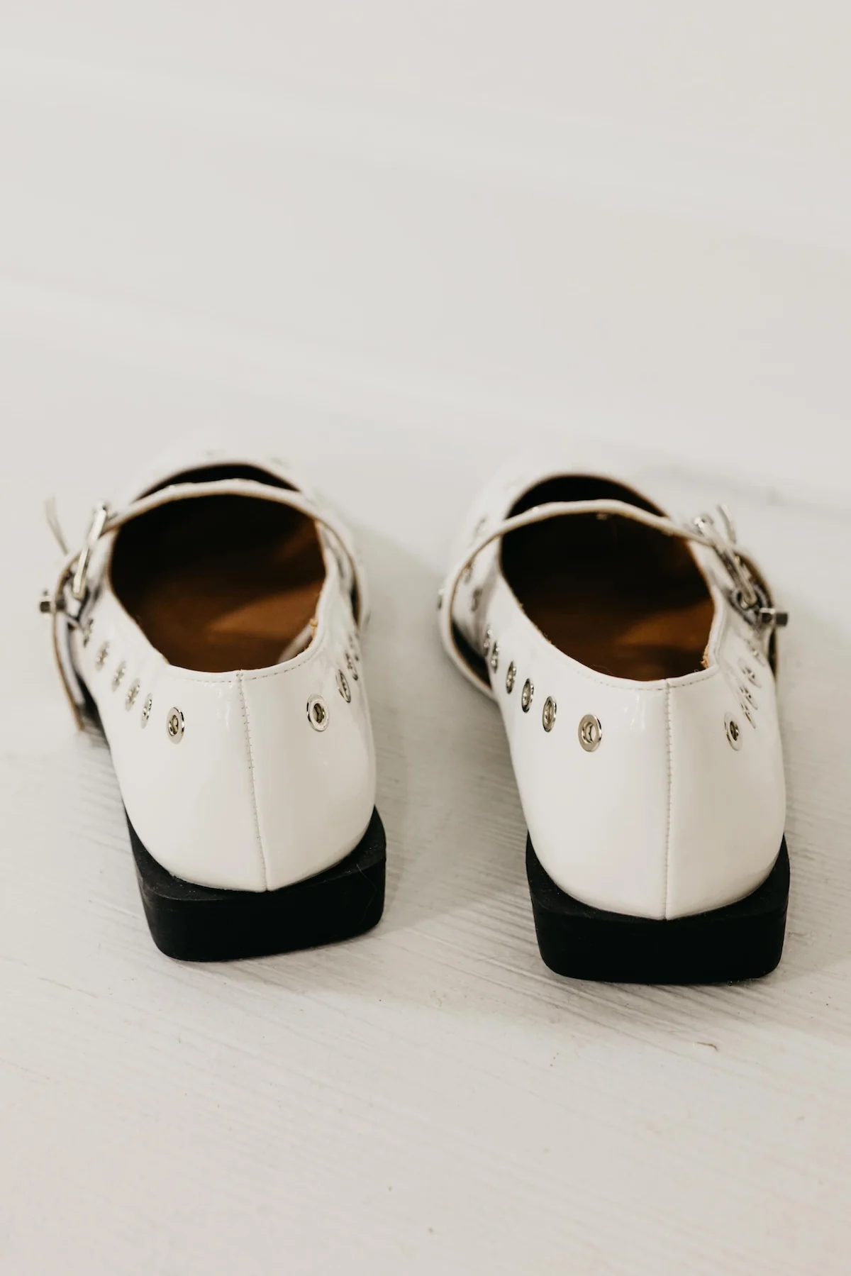 The Astra Rivet Flat - Image 4