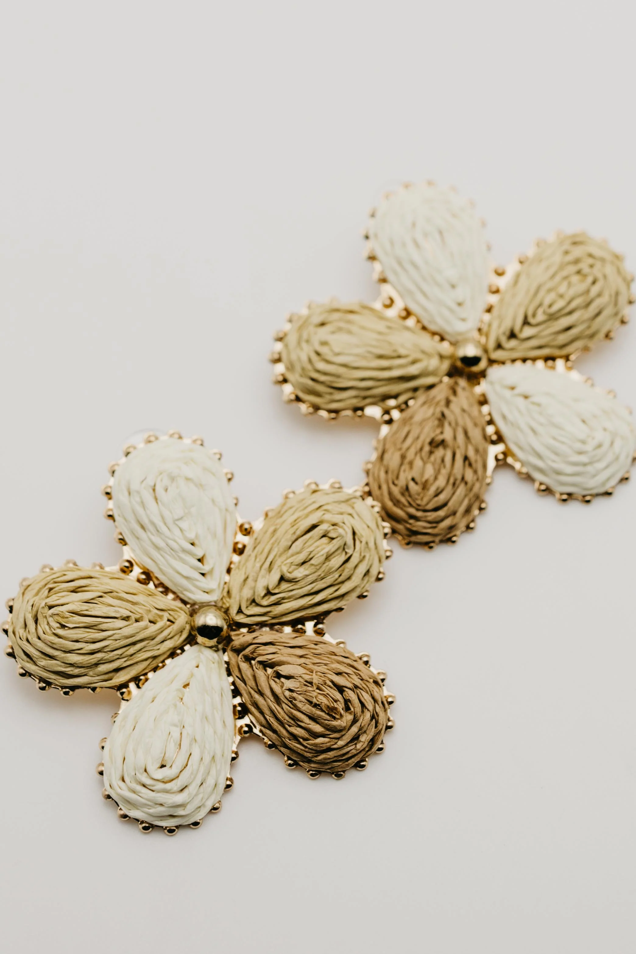 The August Straw Flower Earring