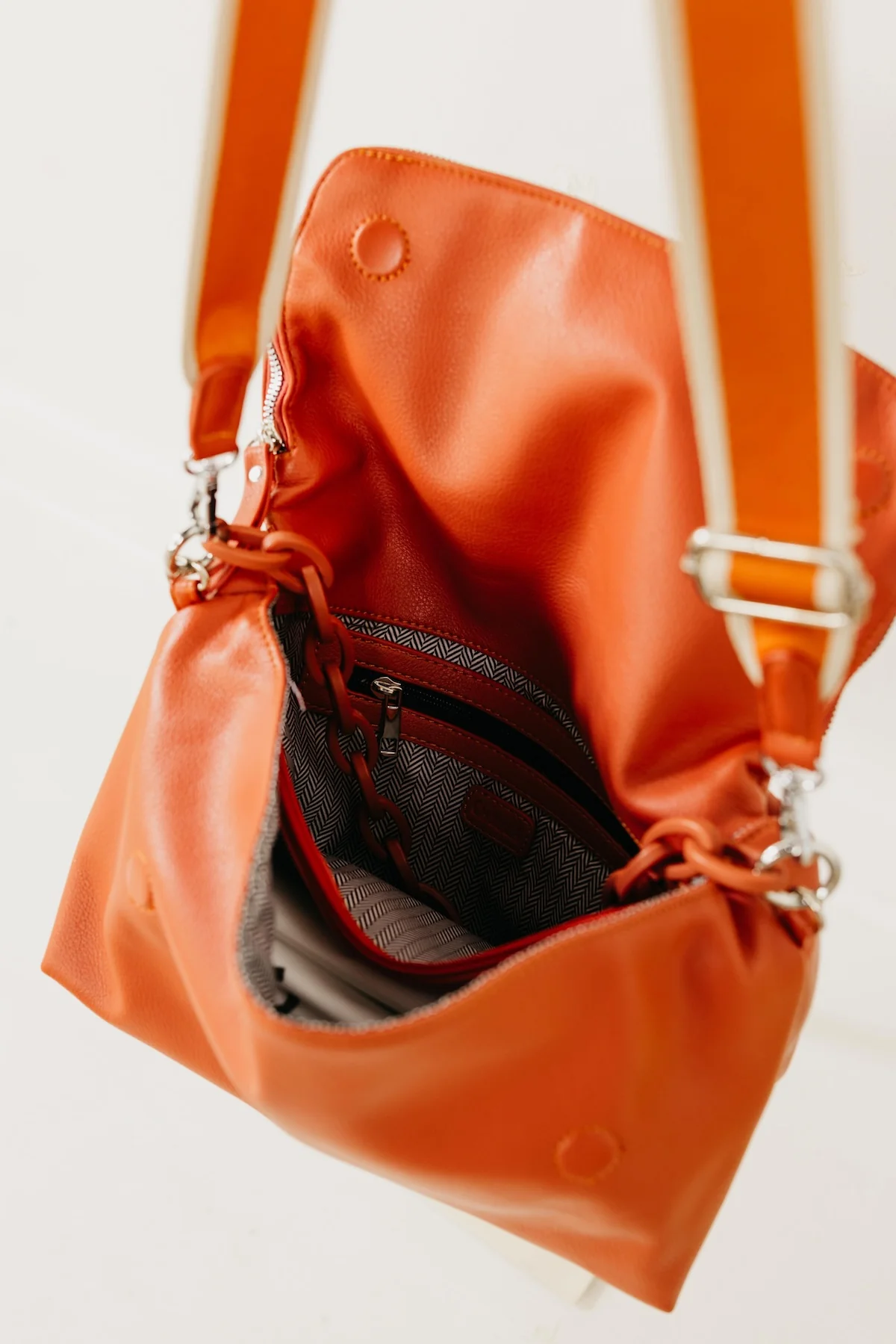 The Natalia Chain Link Crossbody Bag - Image 2