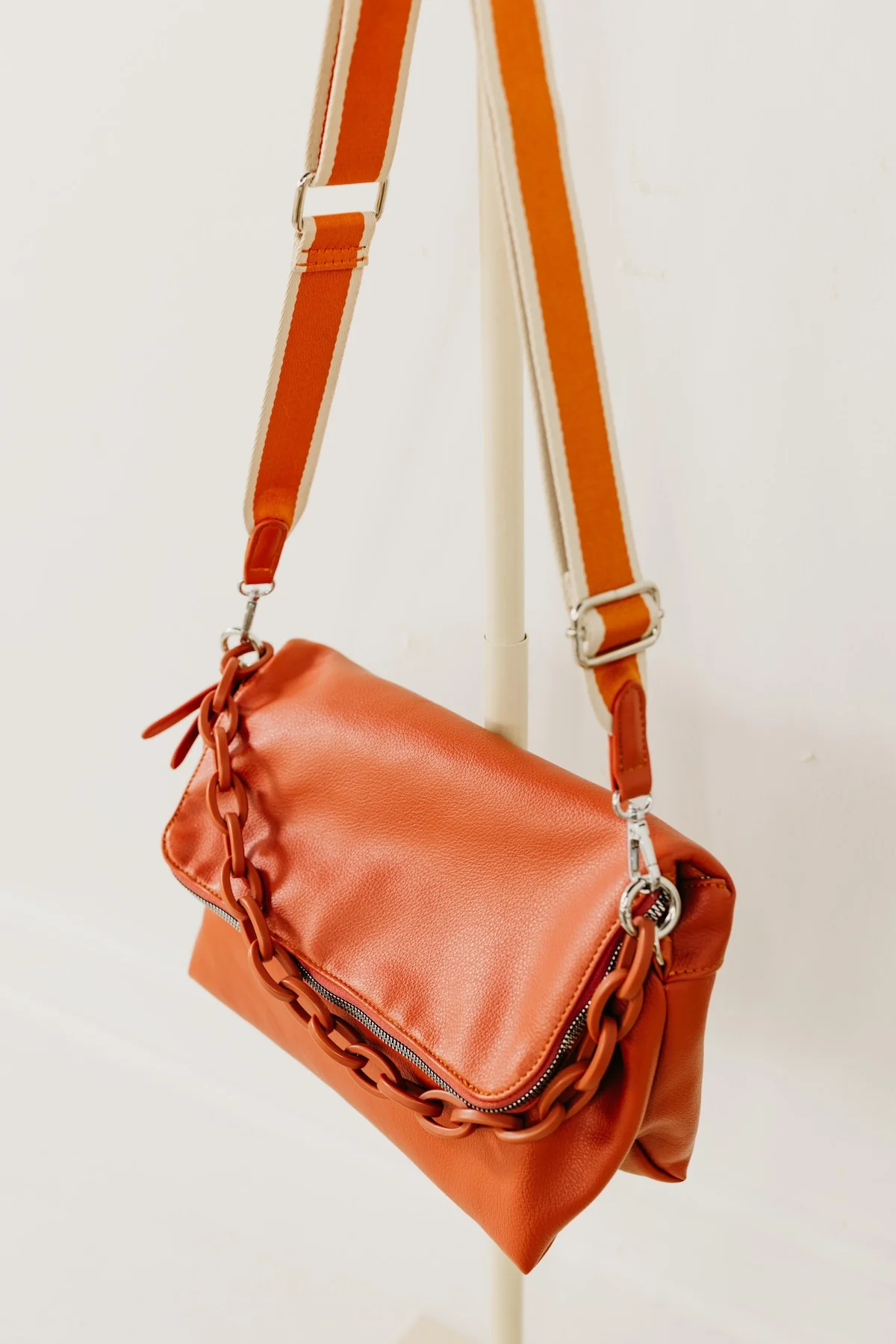 The Natalia Chain Link Crossbody Bag - Image 3