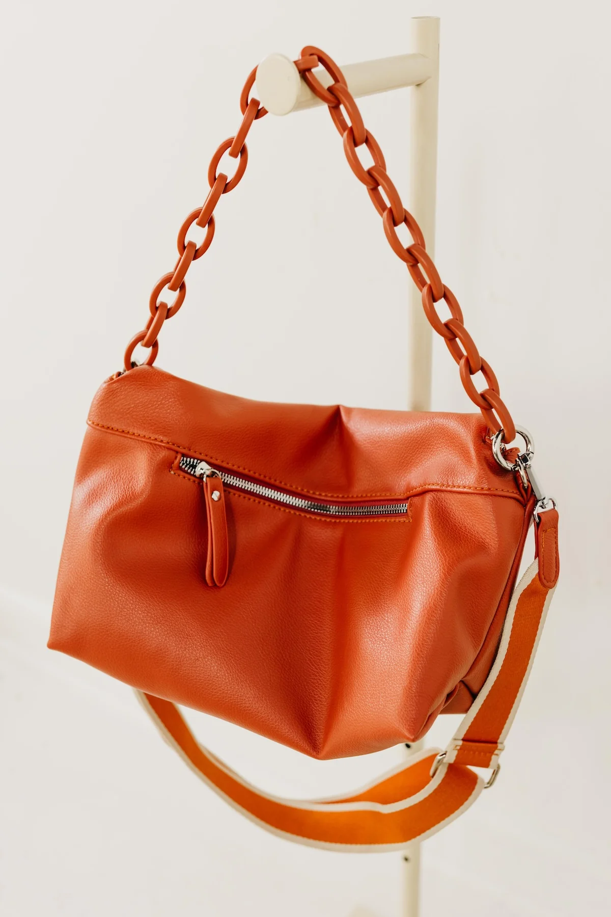 The Natalia Chain Link Crossbody Bag - Image 4